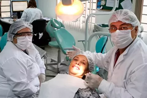 Veja como solicitar gratuitamente implante dentário via SUS