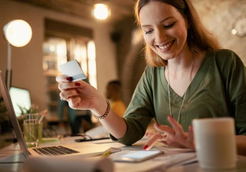 Veja como cadastrar cartão no iPhone ( Imagem: Freepik)