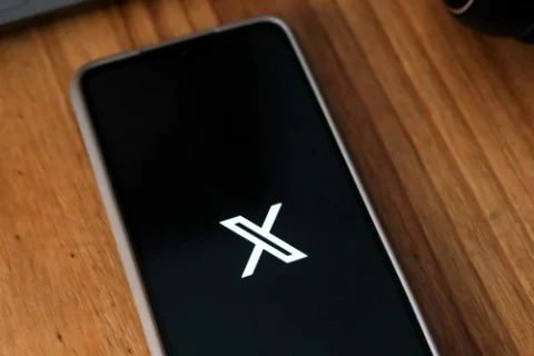 Grok: IA do X ganha visão através da câmera do celular